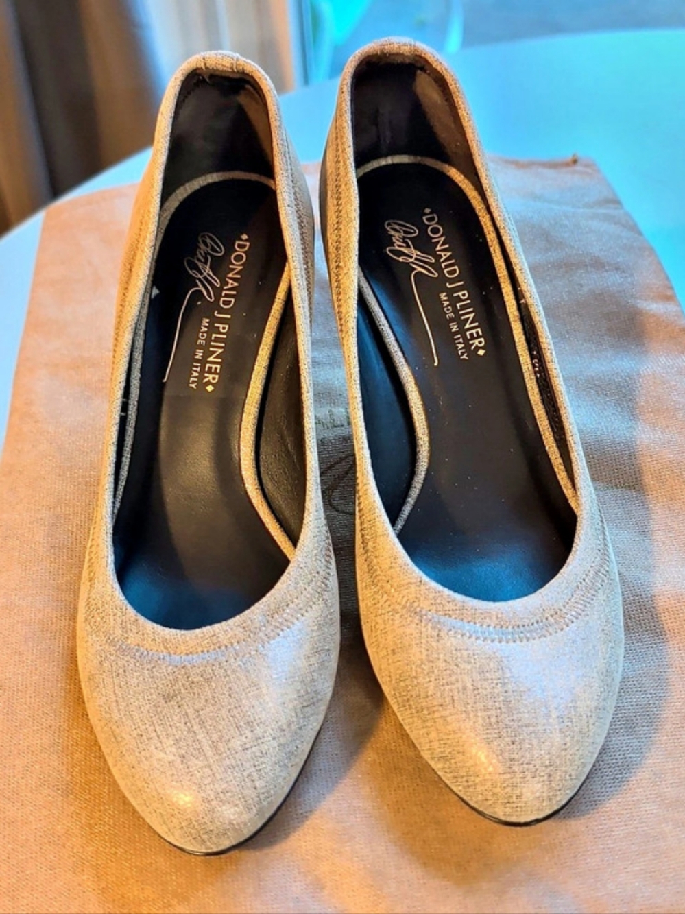 Donald J Pliner M075 Gold Pointed-Toe Heels US 7.5 M